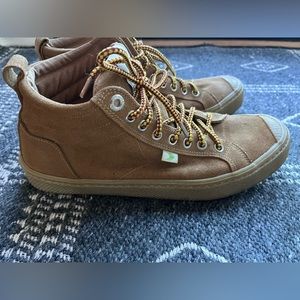 Cariuma OCA High Suede Camel